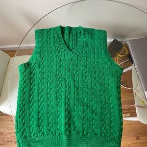 Vintage emerald green sweater vest in perfect condition